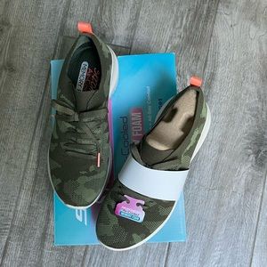 Skechers Ultra-Flex Slip On Shoes, Size 6.5